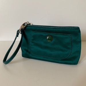 *LAST CHANCE* New York and Company Green Wristlet